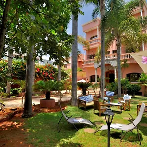 ** Konukevi Lhostel A Fas